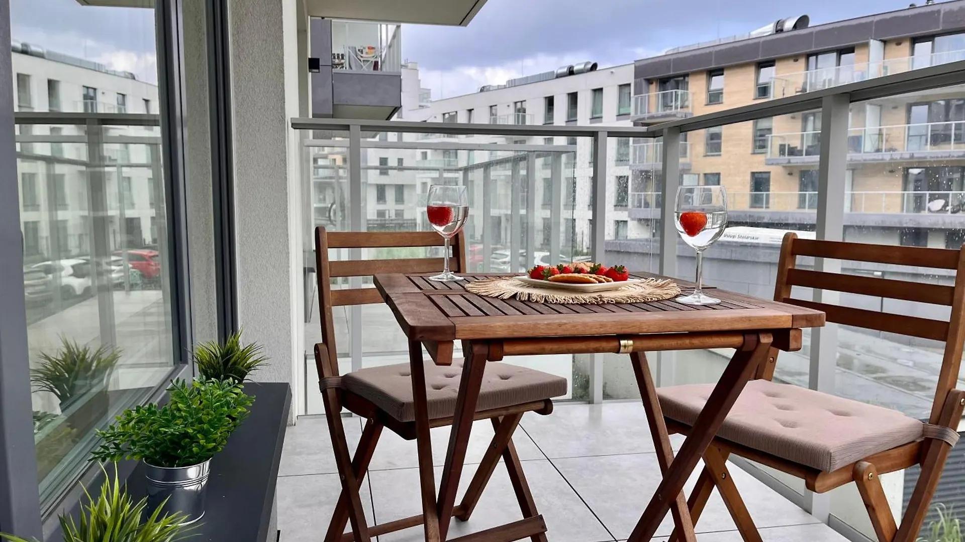 Ina Rent - Przystan Letnica Lägenhet Gdańsk